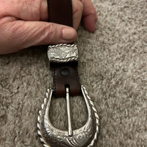 Resistol Leather belt. Western buckle. Wave design with inlay and silver studs. - Picture 2 of 12